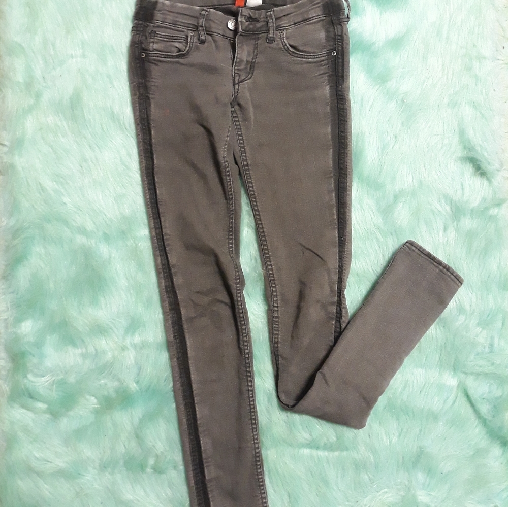 Size 4 h&m gray stretch skinny jeans with black